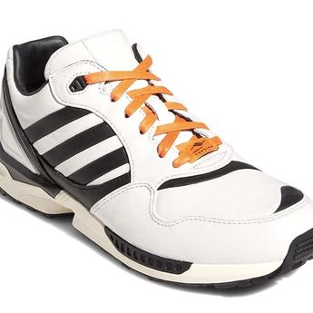 Dengan Sentuhan Warna Jersey Juventus, Ini Dia Adidas ZX 6000