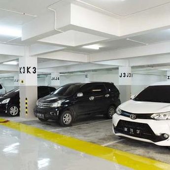 Ini Yang Terjadi Bila Parkir Dengan Memasukkan Gigi pada Mobil Manual  