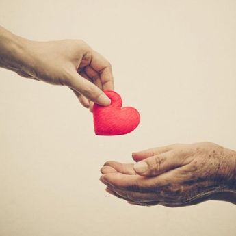Ayo Sedekah, Agar Panjang Umur Dan Terhindar Dari Hipertensi 