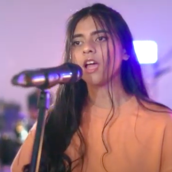 Penyanyi Muda Ghaniyya Ghazi Tayangkan Sesi Live "Stay Home" secara Memukau