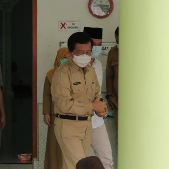 Wagub Abdul Fatah Serahkan Bantuan Penguatan Modal Kepada KUBE Air Pandan