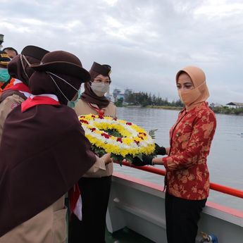 Peringati Hari Pahlawan, Ketua Kwarda Babel Gelar Tabur Bunga