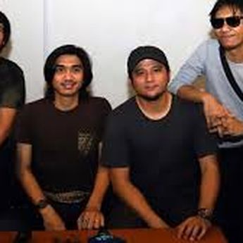 Chord Gitar Dan Lirik Lagu Pejantan Tangguh - Sheila On 7
