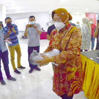 Perindah Balai Kota Surabaya, Risma Borong Beragam Jenis  Merpati 