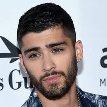 Chord Gitar Dan Lirik Lagu Pillow Talk - Zayn Malik