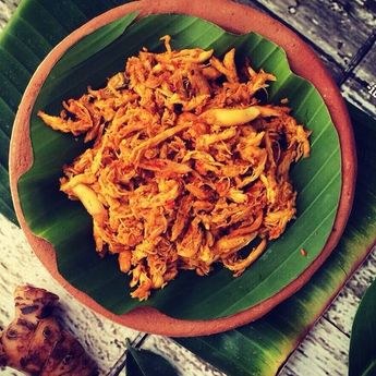 Ayam Suwir Pedas Bumbu Bali, Sering Ditemukan Di Nasi Campur Bali