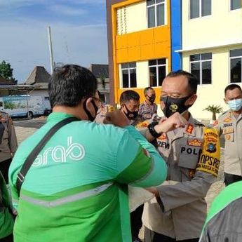 Polres Pangkalpinang Salurkan 5 Ton Beras ke Masyarakat Tedampak Covid-19