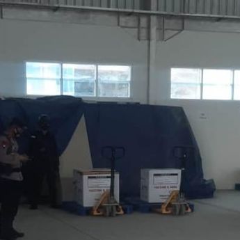Kloter Kedua Vaksin Covid-19 sebanyak 4000 Tiba Di Bandara Depati Amir