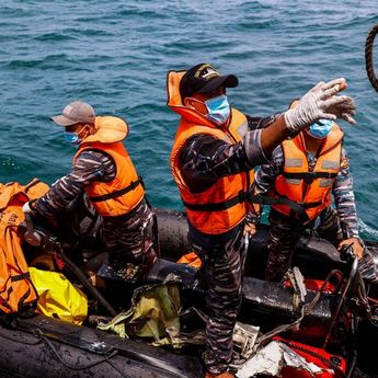 Penyerahan Santunan Oleh PT Jasa Raharja Kepada Korban SJ 182 Asal Bangka Belitung