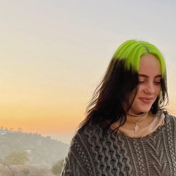 Billie Eilish Rilis Ratusan Foto Perjalanan Karir untuk Para Penggemar