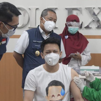 Usai Disuntik Vaksin Covid-19, Ariel NOAH: Tangan Gue Berasa Pegel