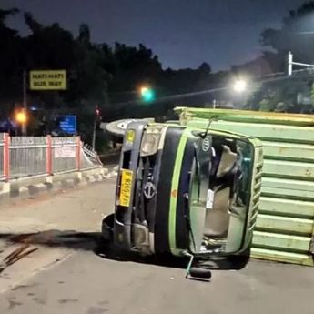 Penyebab Truk Mudah Terguling di Jalanan  