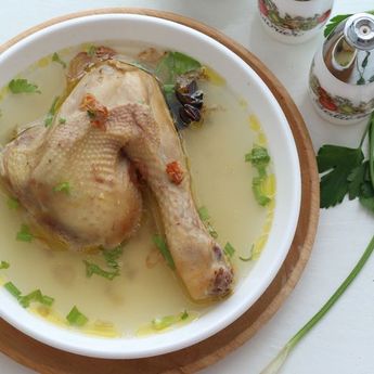  Sup Ayam Bening Ala Restoran, Lengkap Dengan Sambal Cabai Rawit Hijau