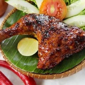 Sajikan Bersama Sambal Belimbing, Berikut Resep Ayam Bakar Santan