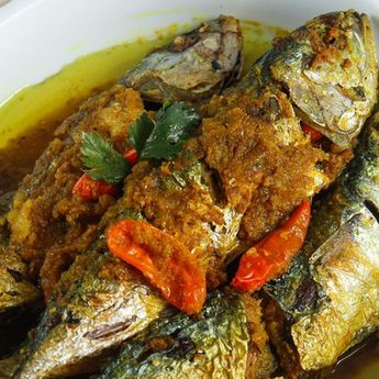  Cara Membuat Ikan Kembung Pesmol, Cocok Untuk Sajian Santap Siang