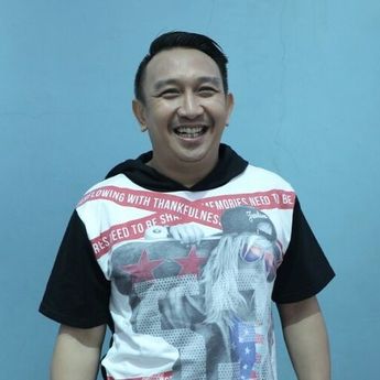 Sembuh Dari Covid-19, Augie Fantinus Peluk Keluarganya