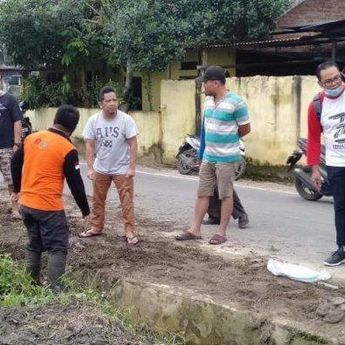 Antisipasi Banjir, Wakil Ketua DPRD Pangkalpinang Ajak Warga Bersihkan Saluran Air
