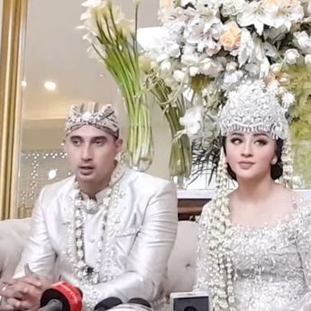  Akad Nikah Ali Syakieb dan Margin Wieheerm Usung Adat Sunda