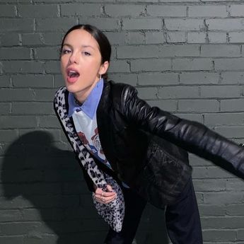 Olivia Rodrigo Tampilkan Single Hitsnya "Drivers License" untuk Grammy Museum