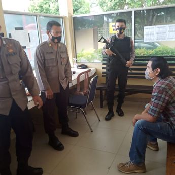 Bawa Senjata Tajam ke Mapolda Babel, Seorang Pria Diamankan Petugas