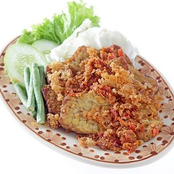 Berikut Ini Cara membuat Tempe Penyet Kremes Dengan Sambal Bawang
