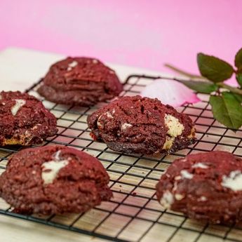 Berikut Ini Cara Mmebuat Camilan Manis Kekinian Red Velvet Cookies