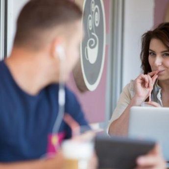 4 Zodiak Cewek Yang Sangat Jago Untuk Menarik Perhatian Cowok