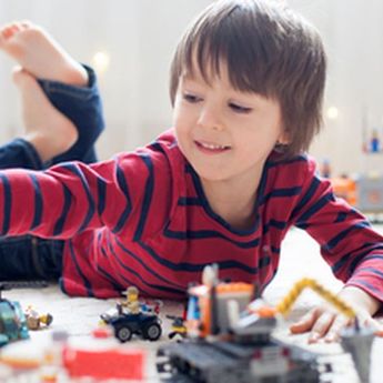 Apakah Lebih Banyak Mainan Bikin Anak Kreatif ? Belum Tentu... 