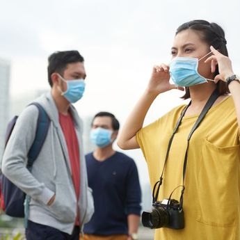 Anda Jangan Keliru, Ini Cara Memakai Masker  Kain Yang Benar 