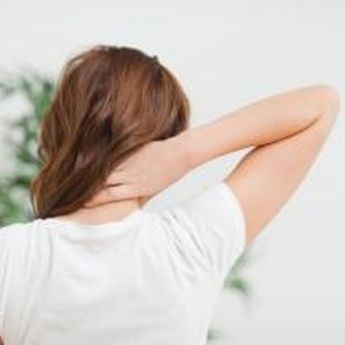 4 Cara Mengatasi Sakit Leher Akibat Dari Salah Posisi Tidur   