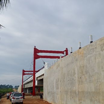 Rektor UBB Nilai Jembatan Jerambah Gantung Akan Berdampak Positif Bagi Warga Kampus