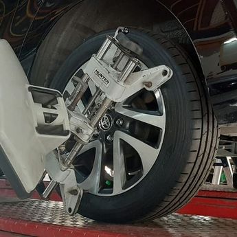 Bagaimana Tanda-tanda Mobil Harus Dilakukan Spooring?