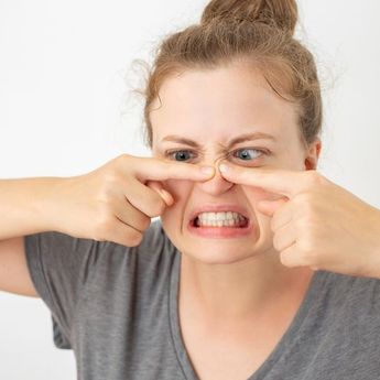 Anda Perlu Mencoba 6 Cara Menghilangkan Komedo yang Ampuh      