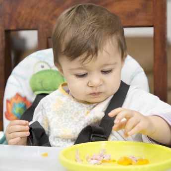 Makanan Apa yang Perlu Dikenalkan Pertama pada Bayi? Ibu Harus Tahu !