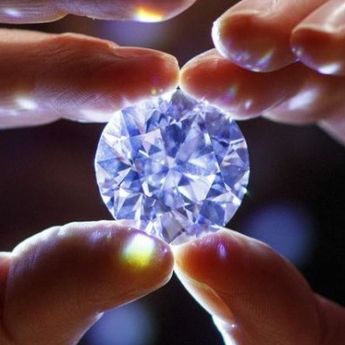 Ukur Kualitas Berlian dengan Menggunakan Parameter Performa Cahaya !