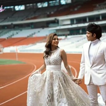  Gaun Aurel Hermansyah Seberat 10 Kilogram Saat Foto Prewedding  