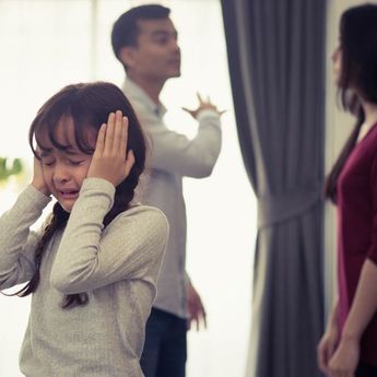 Hati-hati, Trauma Anak Bisa Disebabkan Omelan dan Bentakan Orangtua  !
