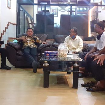 Amri Cahyadi Terima Audiensi Masyarakat Berbura Yang Protes TI Apung