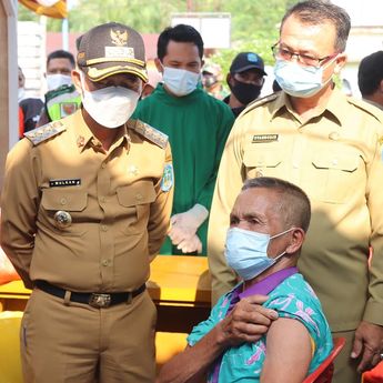 Sebanyak 150 Lansia di Kecamatan Mendo Barat Terima Vaksin Covid-19