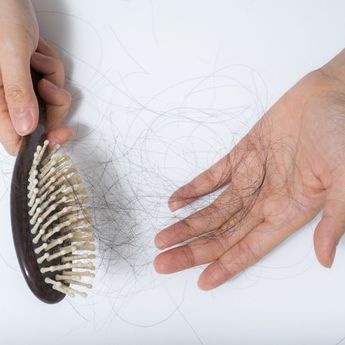 5 Perubahan Gaya Hidup ini Diyakini Bisa Kurangi Kerontokan Rambut !