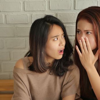 Ini  yang Bisa Dilakukan jika Tetangga Menyebar Gosip tentang Kita !
