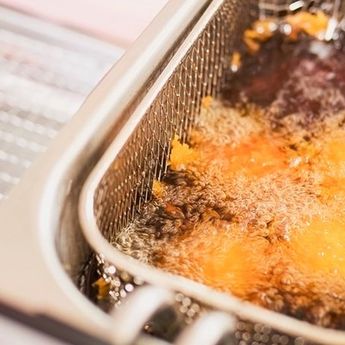 Bahaya yang Bisa Mengintai Tubuhmu, Ketika Menggoreng Pakai Minyak Curah