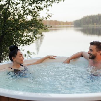 Pernah Mimpi Mandi Bareng Pasangan, Tak Disangka Ternyata Begini Makna yang Sebenarnya