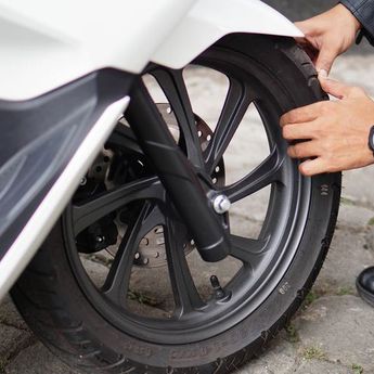 Buang Kebiasaan Lama, Cara Cek Tekanan Udara Ban Ditekan Pakai Jari Tangan  