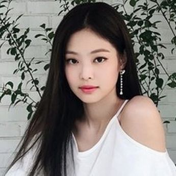 Jennie BLACKPINK Unggah Potret Cantiknya dengan Rambut Baru Warna Oranye