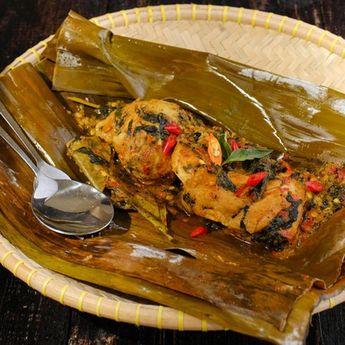 Sehat Tanpa Digoreng, Berikut Cara Membuat Pepes Ayam Cabai Hijau