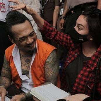 Berkat Andil Besar Sang Istri, Jerinx Akhirnya Luluh dan Mau Divaksin