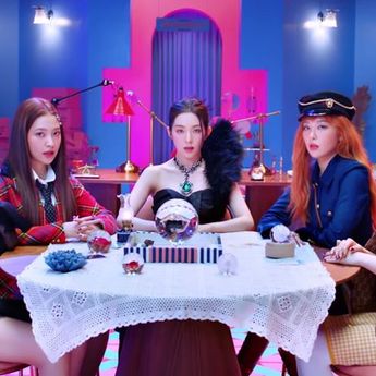  Resmi Comeback ,Red Velvet Rilis Video Klip untuk 'Queendom'