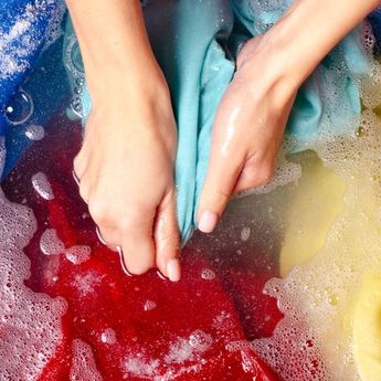 Sederhana, Mau Tahu Tips Hilangkan Noda Luntur pada Pakaian? 