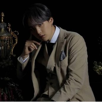 BTS Tak Berhasil Gondol Piala Grammy Awards, Suga Santai Ngaku Cuma Mampir Doang Sambil Coba Baju Mewah